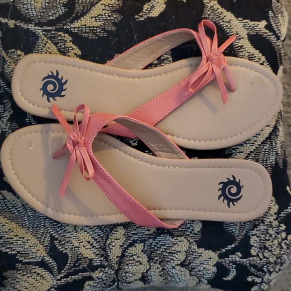 Pink bow 🎀 flip flops